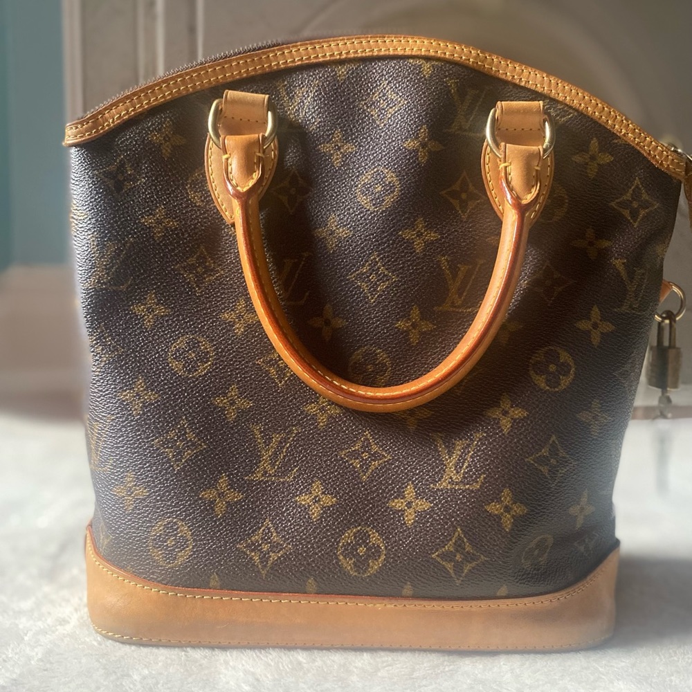 Louis Vuitton Handbag - Picture 3 of 12
